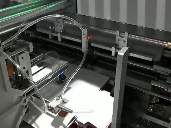 德（dé）高機械生產禮品盒